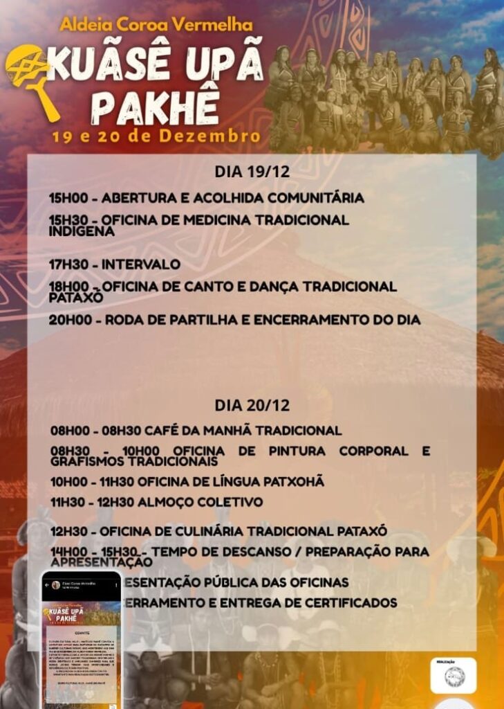 e 20 de dezembro. No topo, o título do evento aparece em destaque sobre um fundo com grafismos indígenas e fotografias de mulheres indígenas Pataxó usando vestimentas e adornos tradicionais. Ao centro, uma área branca apresenta a programação dividida por dias e horários. No dia 19 de dezembro estão previstas abertura e acolhida comunitária, oficina de medicina tradicional indígena, intervalo, oficina de canto e dança tradicional Pataxó e roda de partilha para encerramento do dia. No dia 20 de dezembro, a programação inclui café da manhã tradicional, oficinas de pintura corporal e grafismos tradicionais, oficina de língua Patxohã, almoço coletivo, oficina de culinária tradicional Pataxó, período de descanso e preparação, apresentação pública das oficinas e encerramento com entrega de certificados. Na parte inferior do cartaz há uma fotografia de um grupo de indígenas Pataxó reunidos, com pinturas corporais, cocares e colares tradicionais, sobre um fundo em tons alaranjados e azulados com grafismos indígenas. No canto inferior direito aparece a marca de realização do evento.